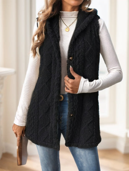 Gilet polaire à capuche.